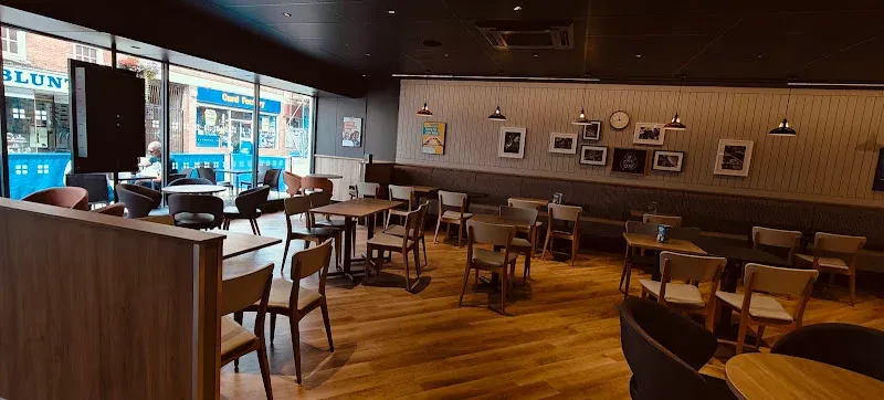 Greggs Bromsgrove 88/90 High Street