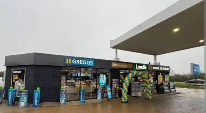 Greggs Deanshanger Esso Deanshanger Service Station Buckingham Road