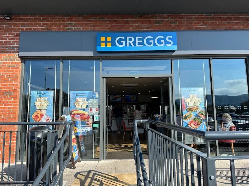 Greggs Prestatyn 116 Victoria Road